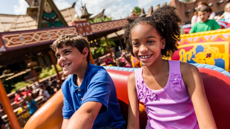 Voe Alto em Aventuras Mágicas: The Magic Carpets of Aladdin na Disney World