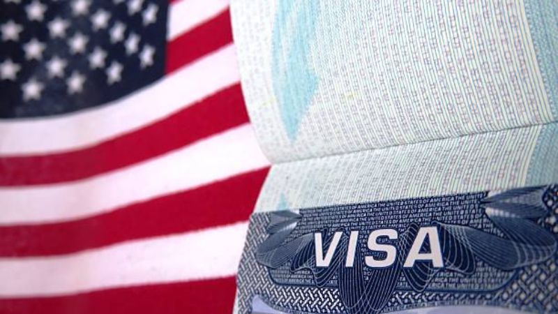 Críticas aos EUA em redes sociais podem pesar contra imigrantes em pedidos de visto